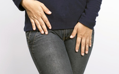 Dar kıyafet giyerken yaşanan sürtünme ve acı genital estetik sebebi mi?